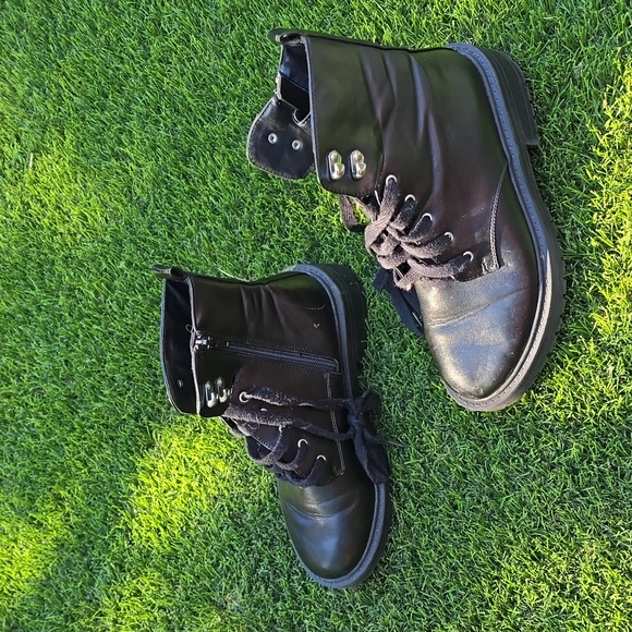 Women's boots - Picture 2 of 3